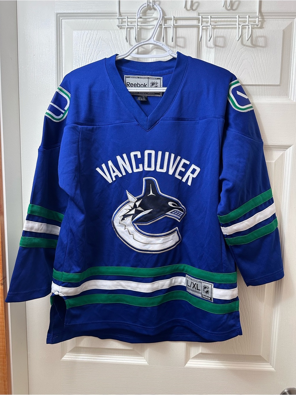 Youth Lg/XL Vancouver Canucks Jersey